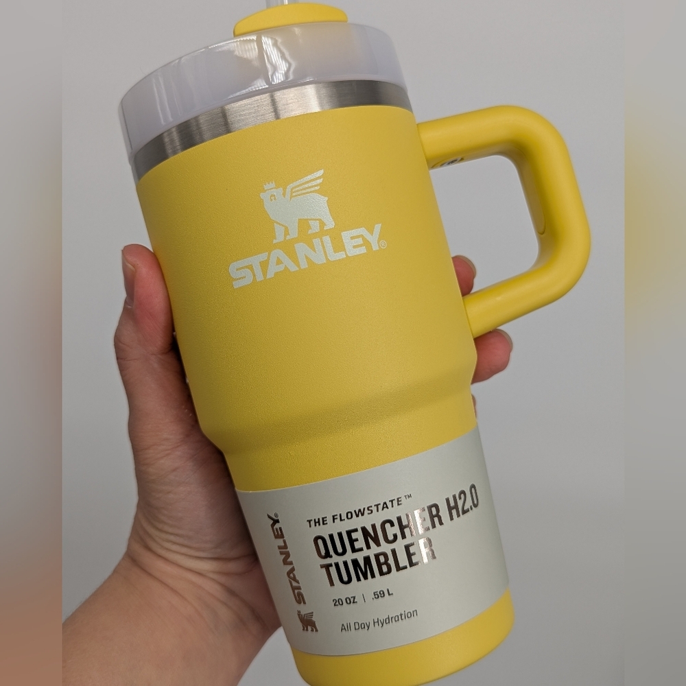 NEW STANLEY Water cup The Quencher H2.O Tumbler 20 oz Daffodil Yellow 2026 Color